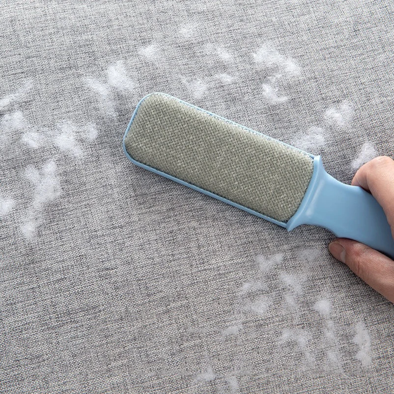 Электростатический роликовый аппликатор для удаления одежды и волос