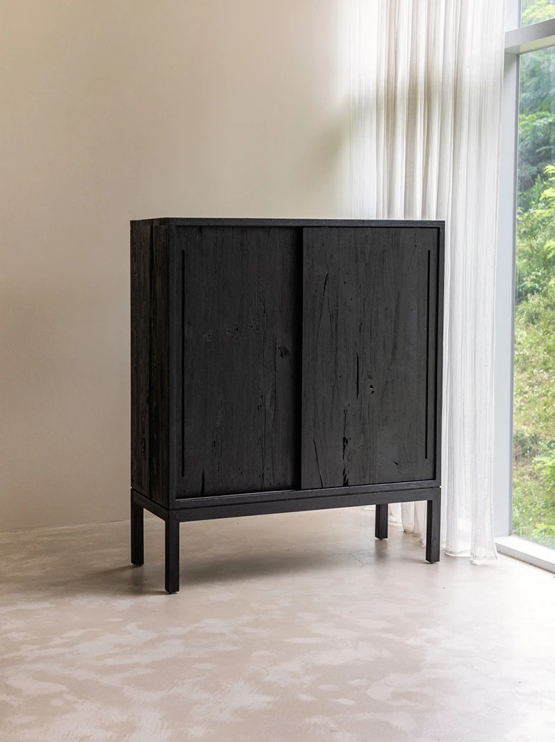 Буфет из массива дерева в скандинавском стиле