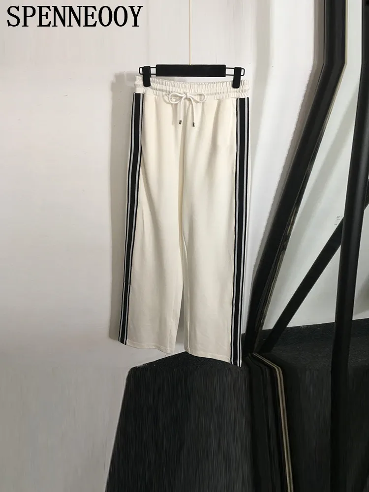 Женский брючный костюм с воротником-стойкой длинным рукавом и поясом