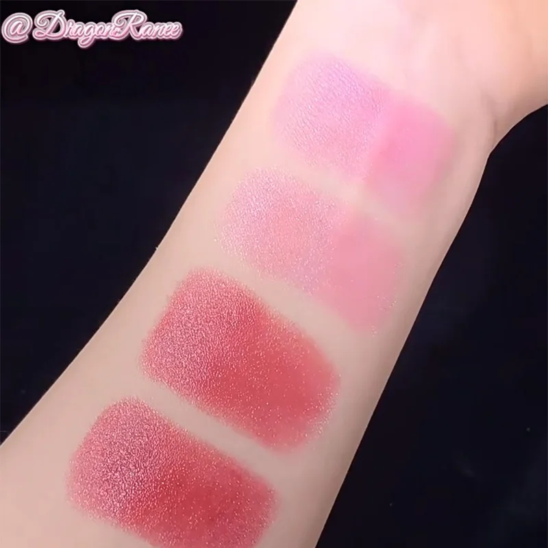 Увлажняющая губная помада с изменением температуры