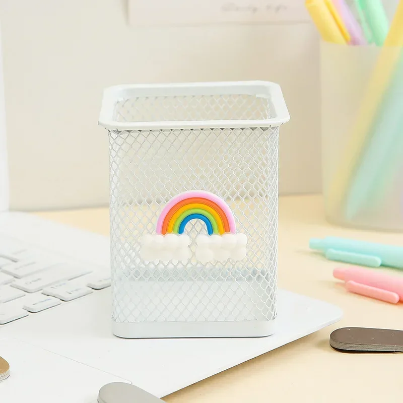 

Металлическая подставка для ручек розового цвета