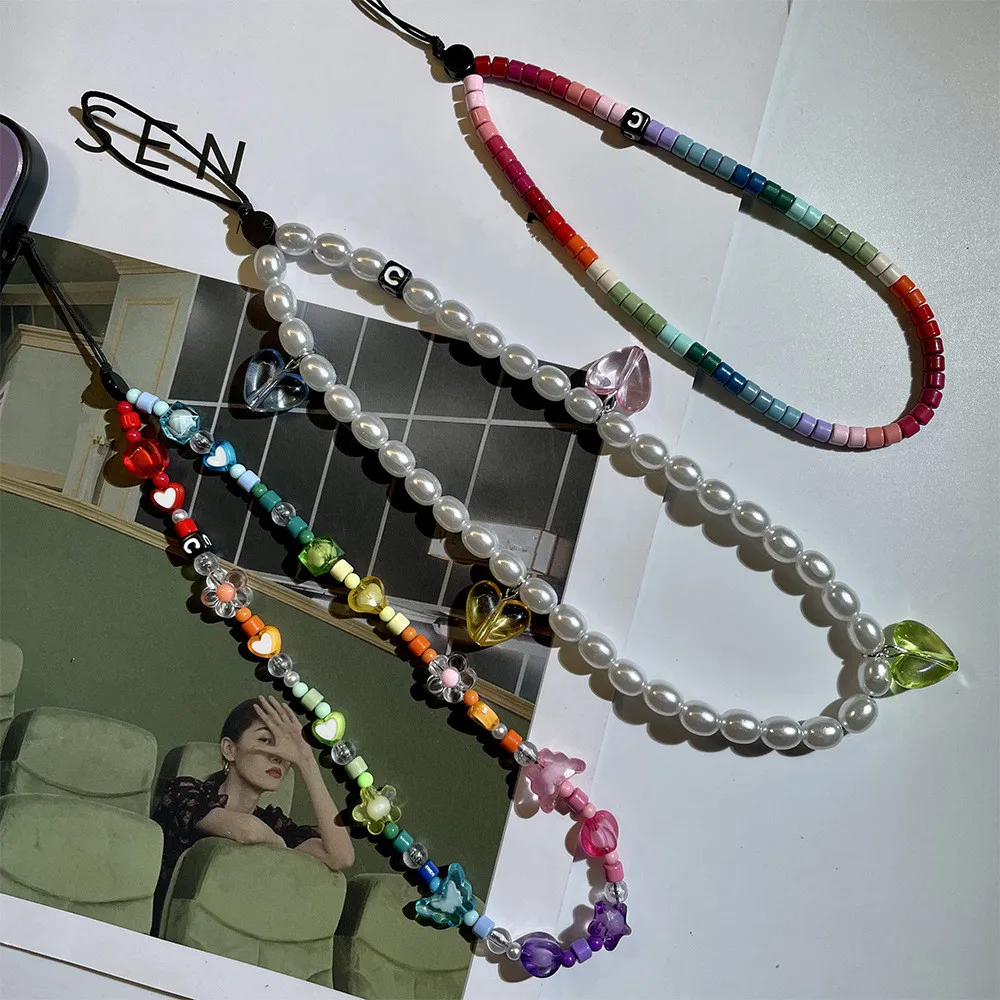 

Женская цепочка для телефона ручной работы с бусинами и искусственным жемчугом