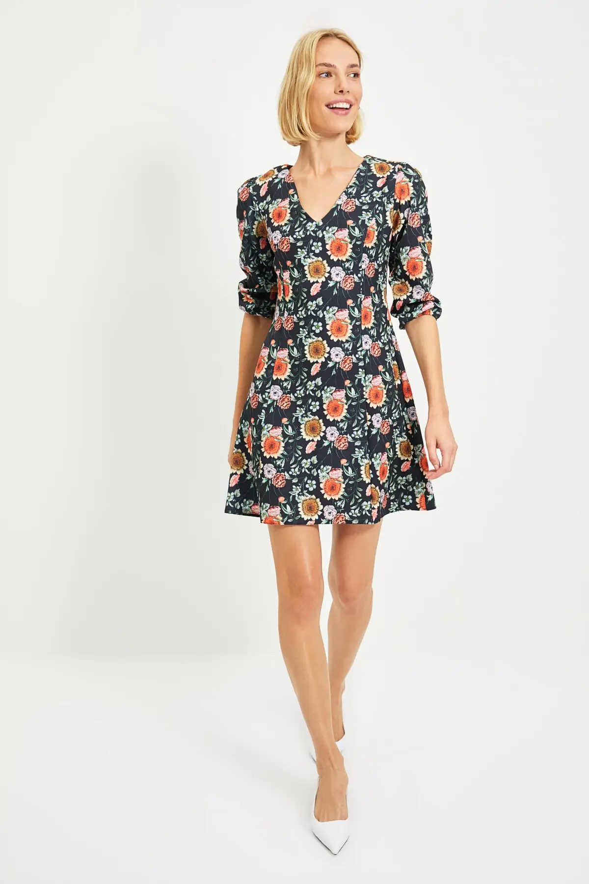 

Trendyol V Collar Dress TWOAW22EL0150