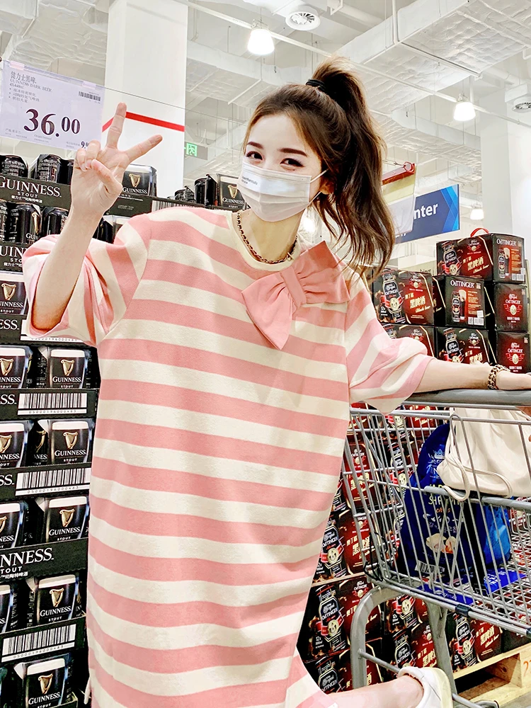 Женское платье-футболка с коротким рукавом круглым вырезом и бантом