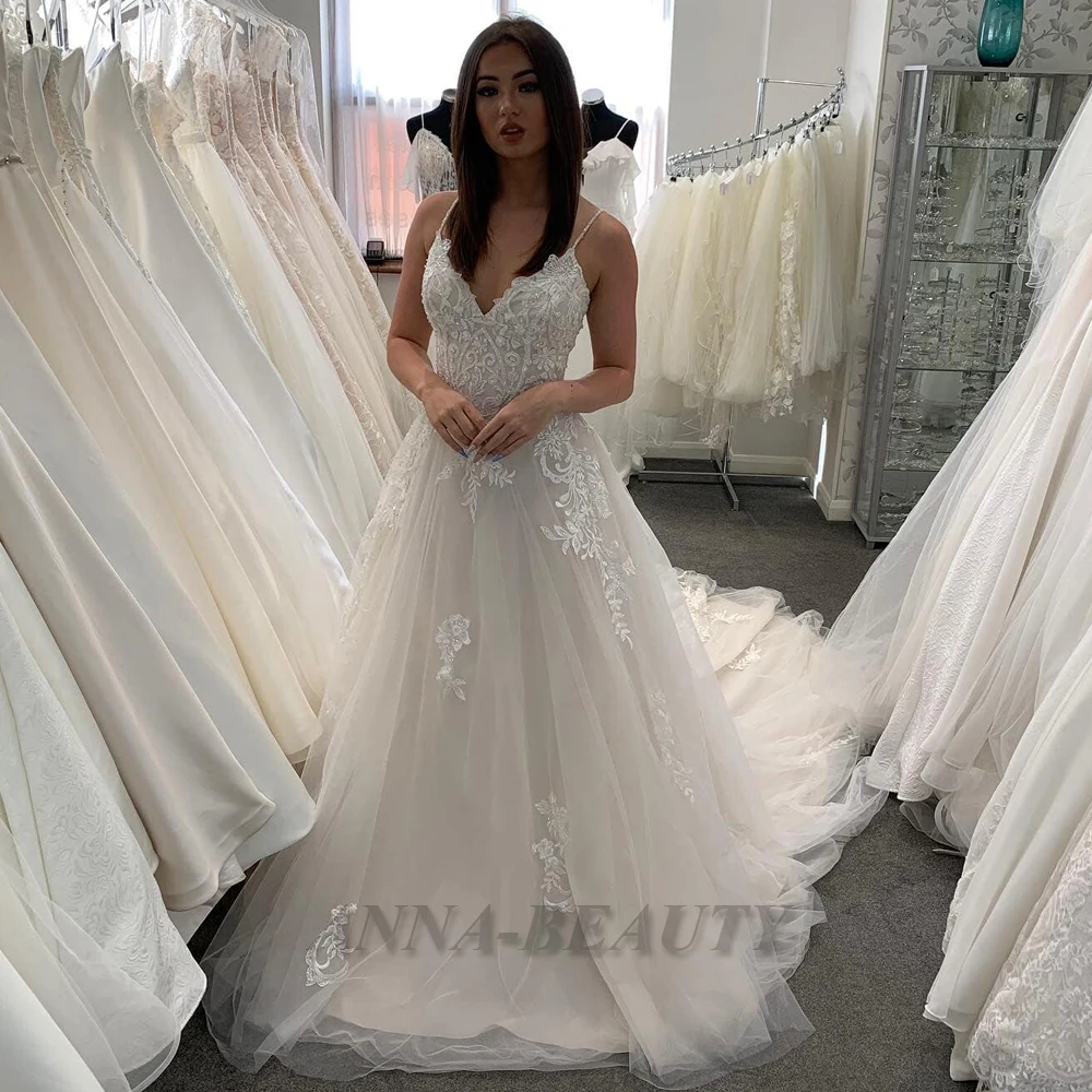 

Anna Charming Lace Appliques Wedding Dress New V Neck Spaghetti Strap A Line Sweep Train Zipper Pleats Robe De Mariée Customised