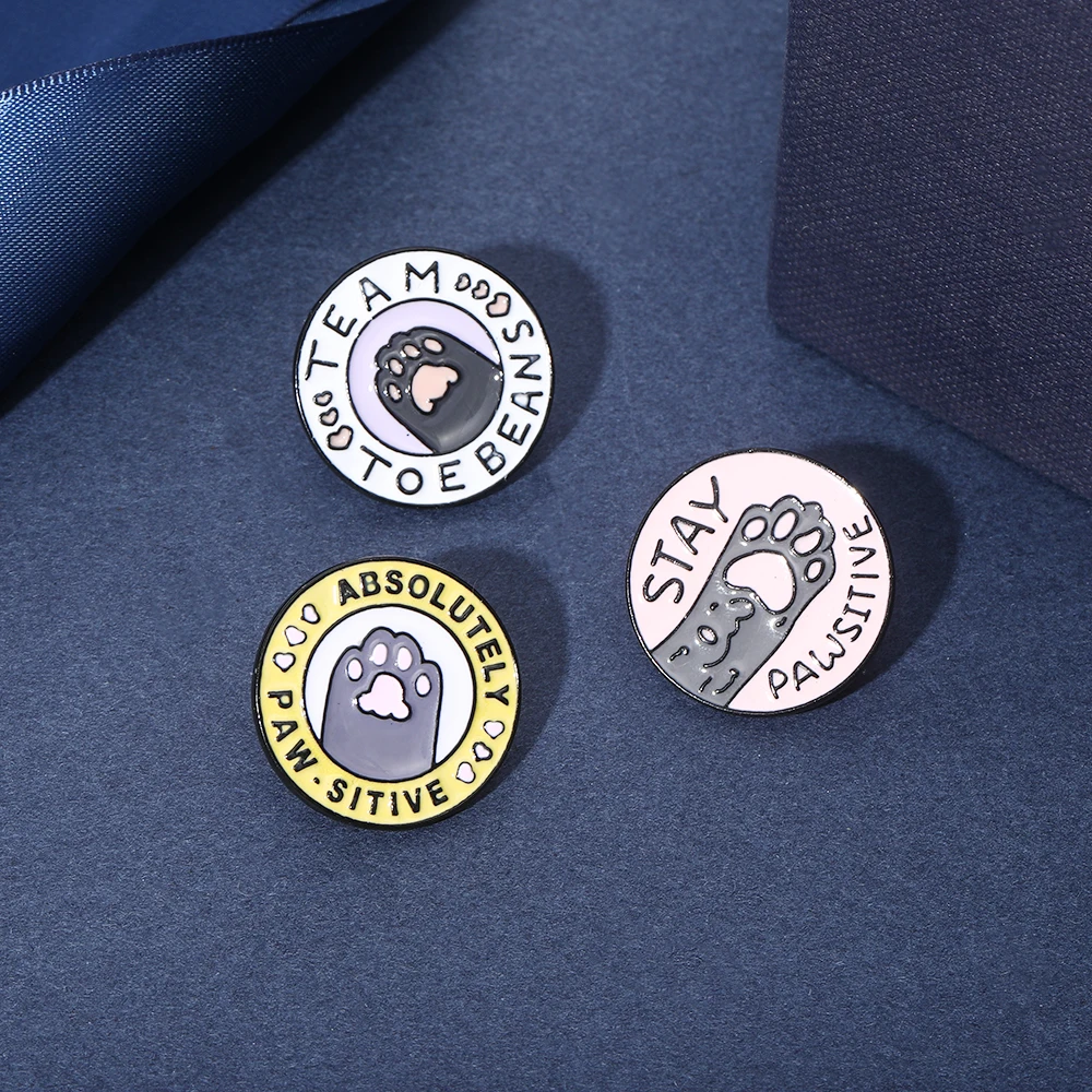 Милый значок в виде лапы питомца, круглый значок с надписью на пальце, команда бобов, абсолютно оставайтесь в запечатанном отпечатке ноги, броши, булавки для годовщины, искусственный подарок