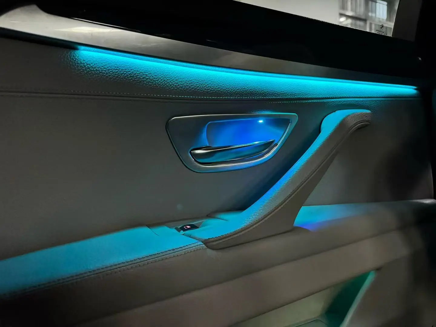 Фото Для BMW 5 серии F10 F18: Светодиодная атмосферная подсветка салона, симфоническая подсветка, автомобильная подсветка с функцией изменения цвета №3