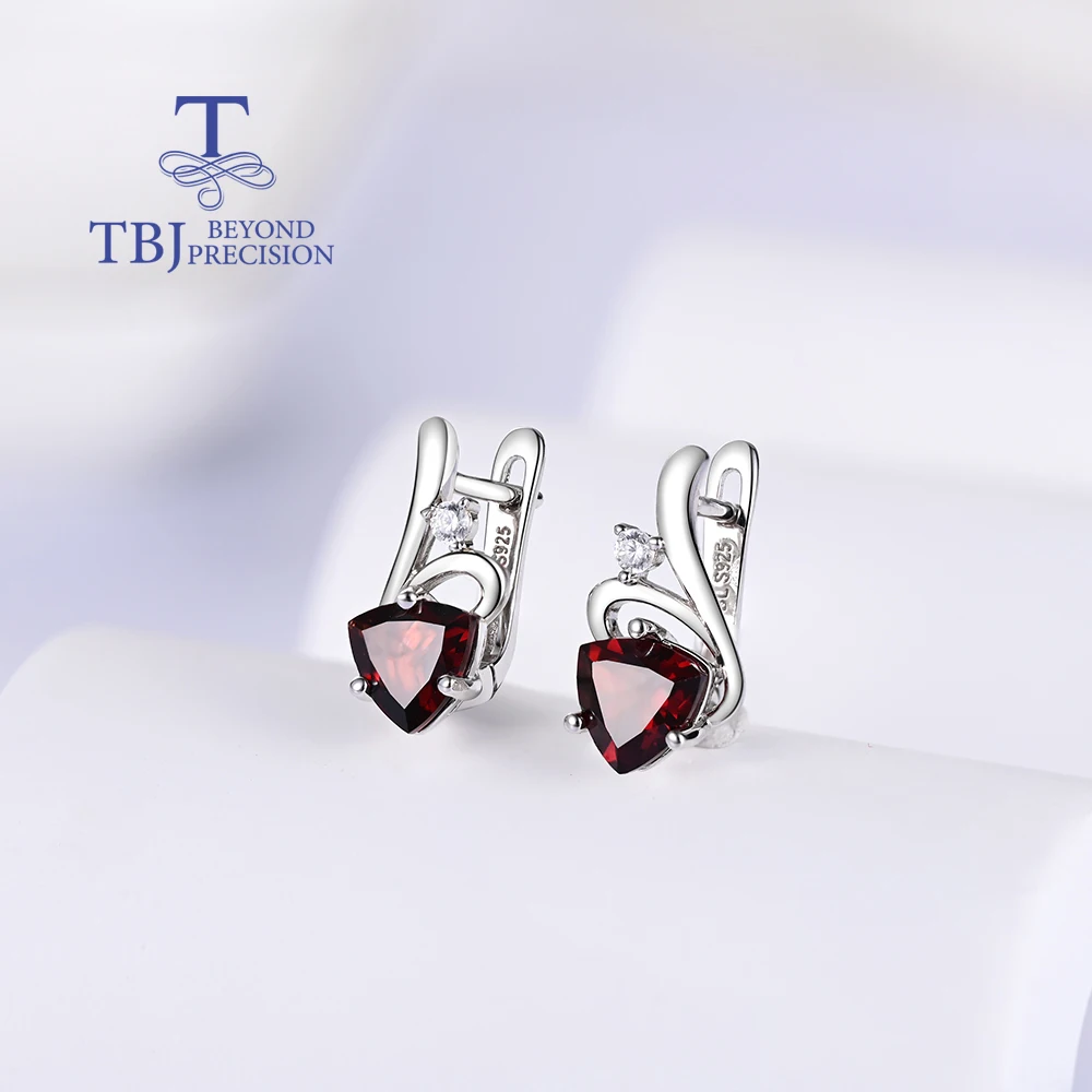 Pięknie zaprojektowane naturalne granaty trójkątne kolczyki z klejnotami S925 srebrne modne lekkie luksusowe prezenty urodzinowe dla kobiet i