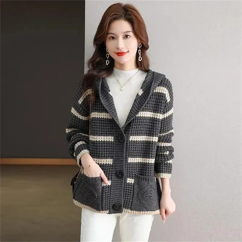 2024Новый осенне-зимний модный полосатый кардиган свитер куртка женская в стиле