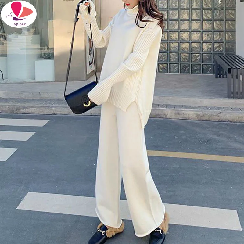 

Женский трикотажный свитер с высоким воротником и брюки