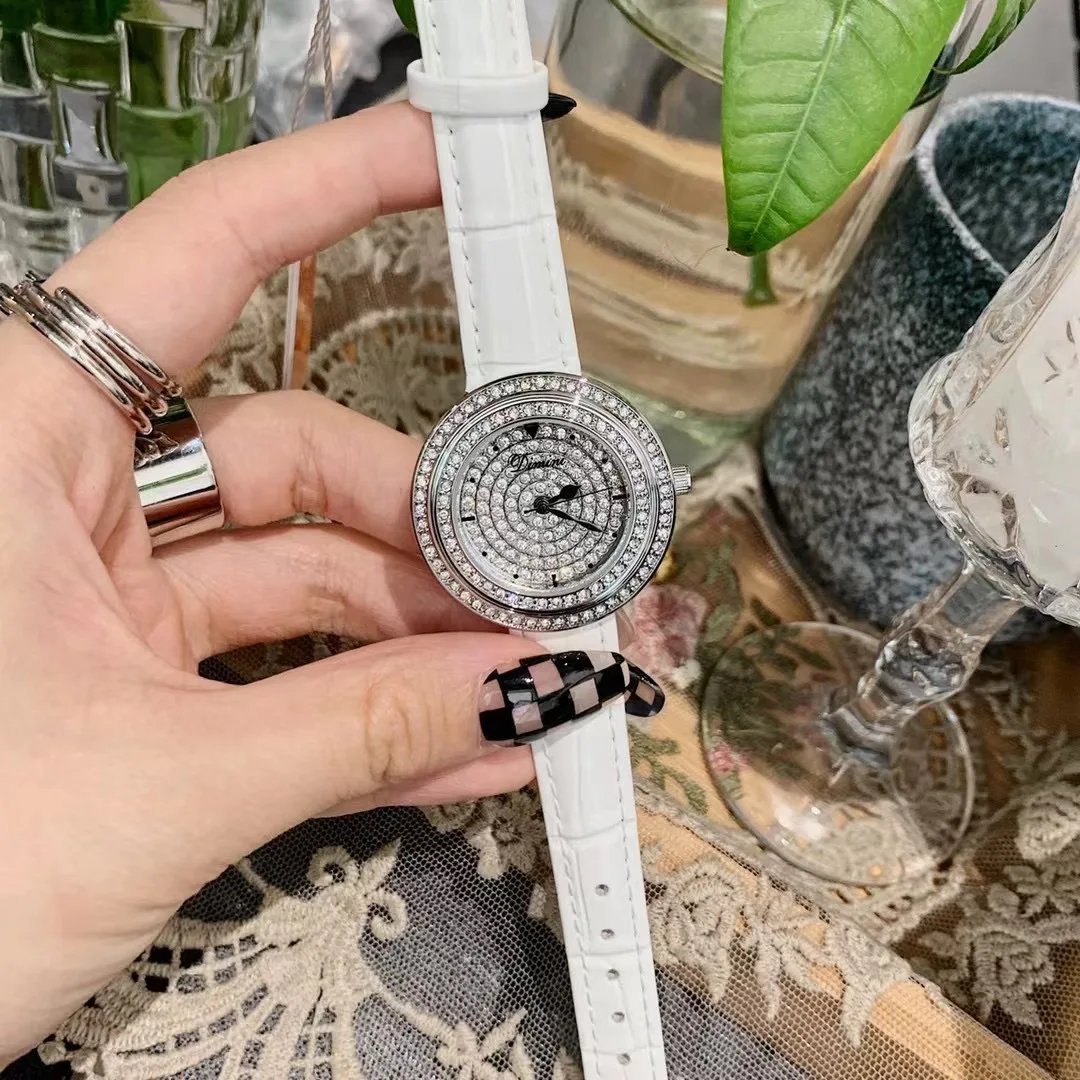 Часы наручные женские кварцевые с фианитами простые элегантные ремешком из