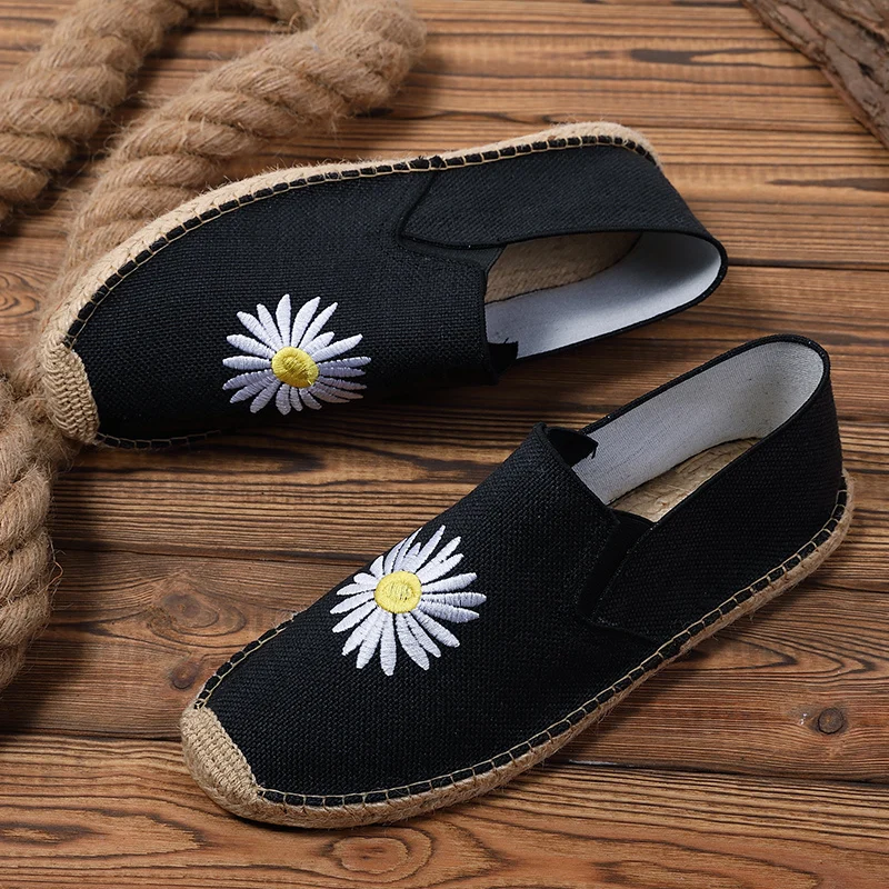 

Fashion Flower Embroidered Canvas Loafers Men Flats Shoes Handmade Design Casual Shoes Slip On Fisherman Footwear Male Plimsolls