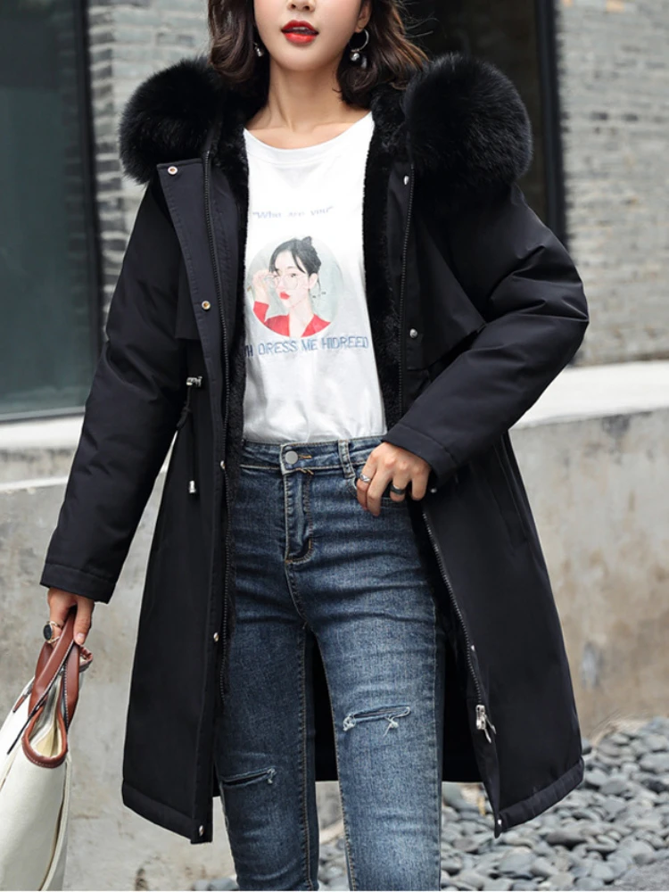 Рисунок 5 - Женская зимняя парка с меховым воротником и ремешком