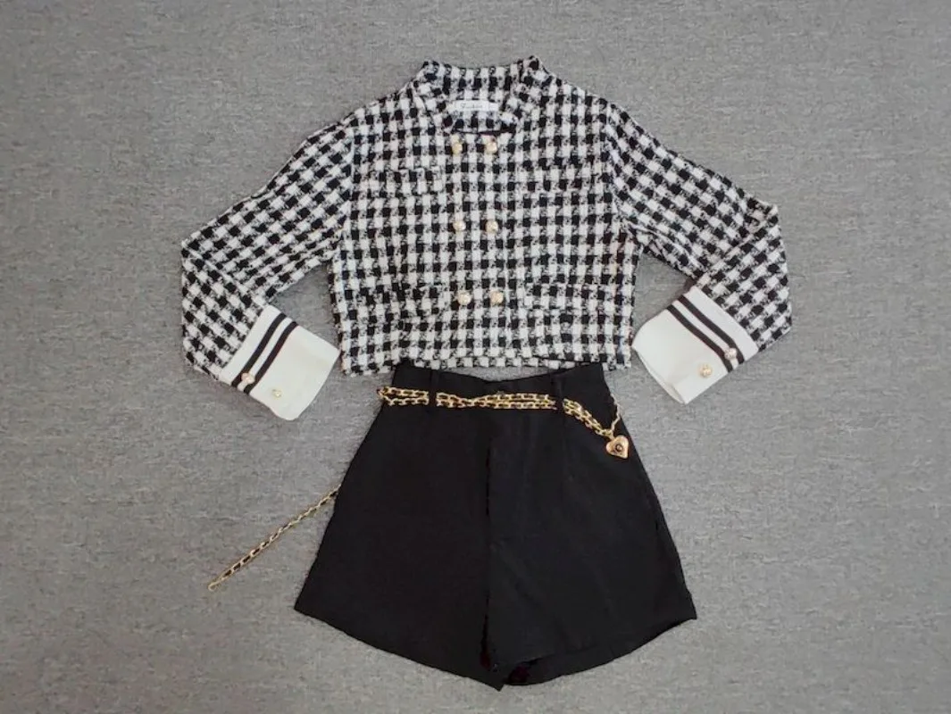 Женский костюм из двух предметов приталенный пиджак с воротником-стойкой и шорты