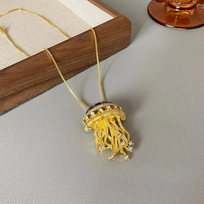 Фото Fashion New Xinghai Shishi Light Luxury Fashion Gradient Blue Jellyfish Pendant Necklace Versatile Temperament Jewelry №3