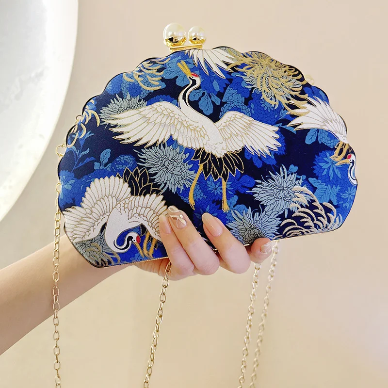 

2023 Embroidery Women Evening Bags Wedding Shell Shaped Bags Mini Dinner Clutch Purse Pearl Hasp Purse Drop Shipping