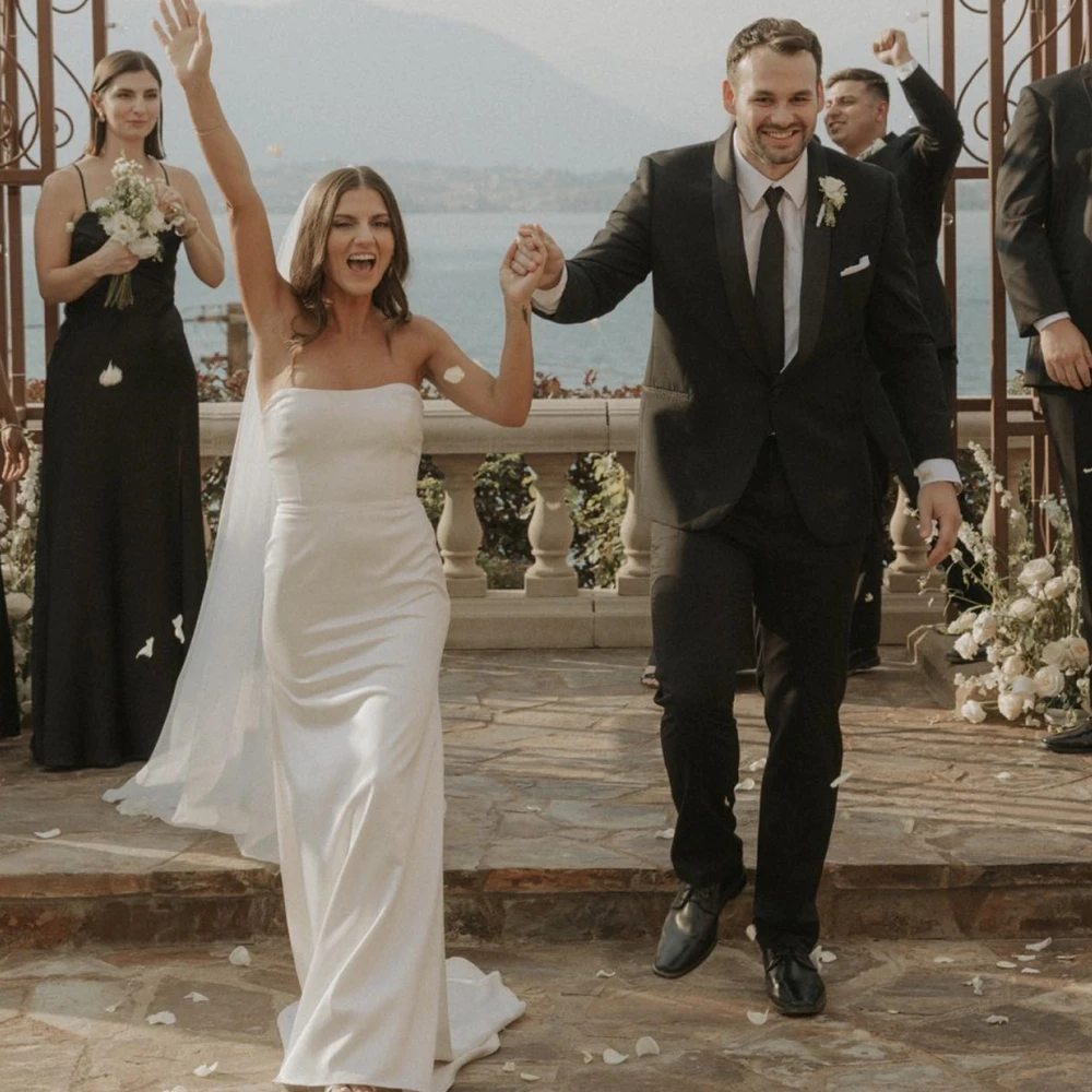 

Женское атласное свадебное платье с юбкой годе, без бретелек