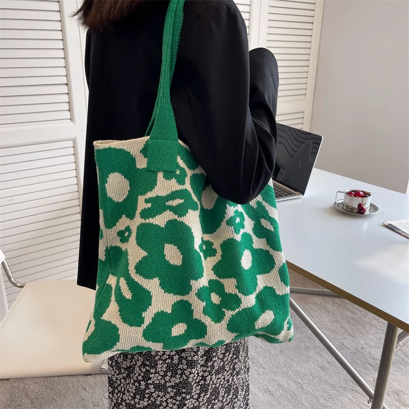 

Вязаная крючком сумка с цветочным рисунком, вместительный плетеный саквояж на плечо, вязаный зеленый тоут с цветочным рисунком, женская сум...