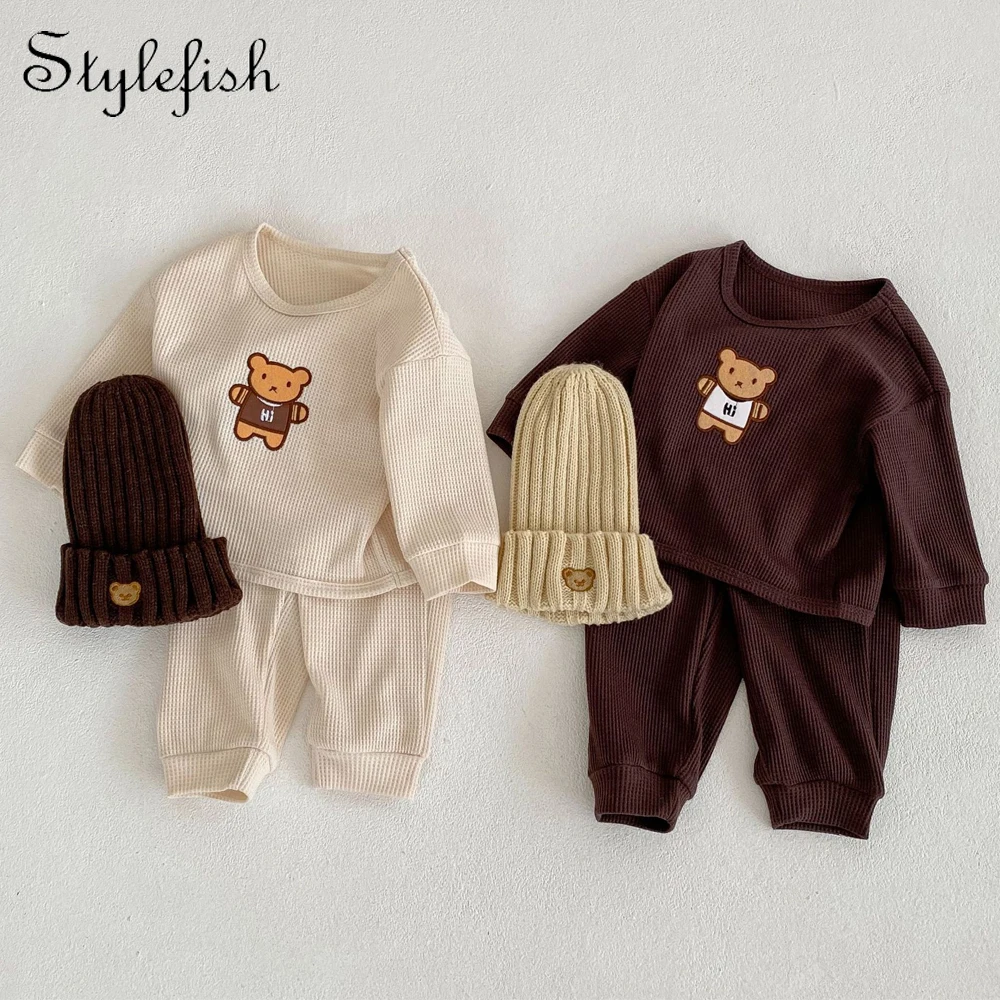 

Новинка весны 2023, детская одежда, комплект из 2 предметов из вафельного хлопка с рисунком маленького медведя, одежда для маленьких мальчиков и девочек