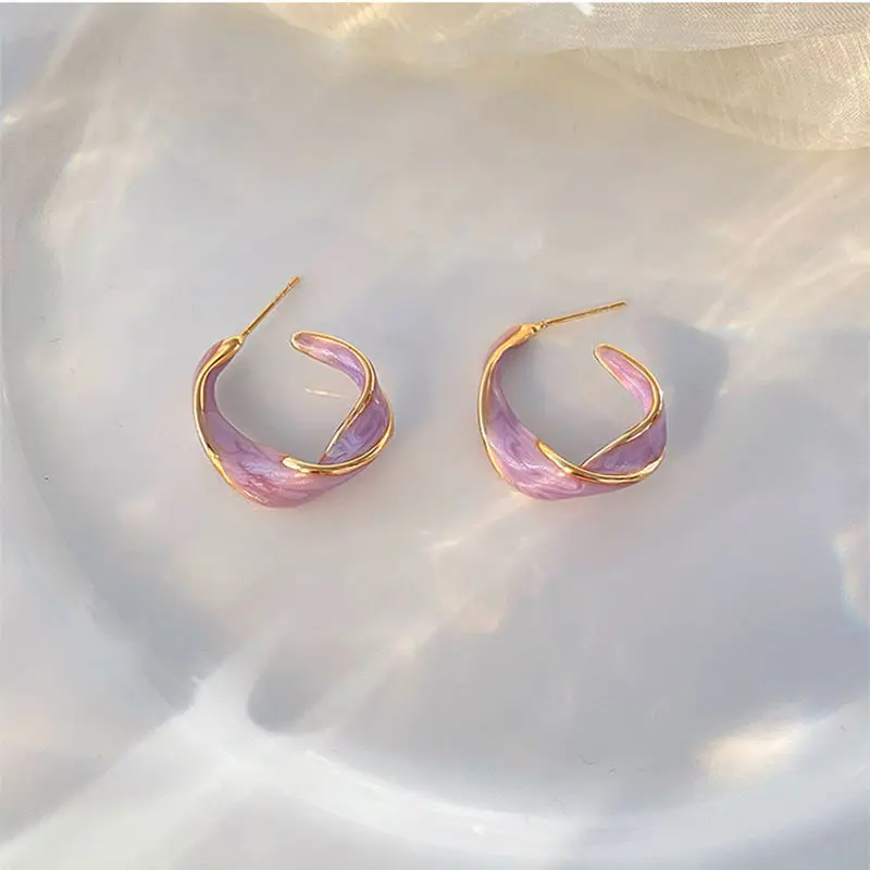 

2023 New Fashion Earrings Lavender Purple Earrings for Woman Metal Golden Twisted Art Line Purple Stud Earrings Gift Jewelry