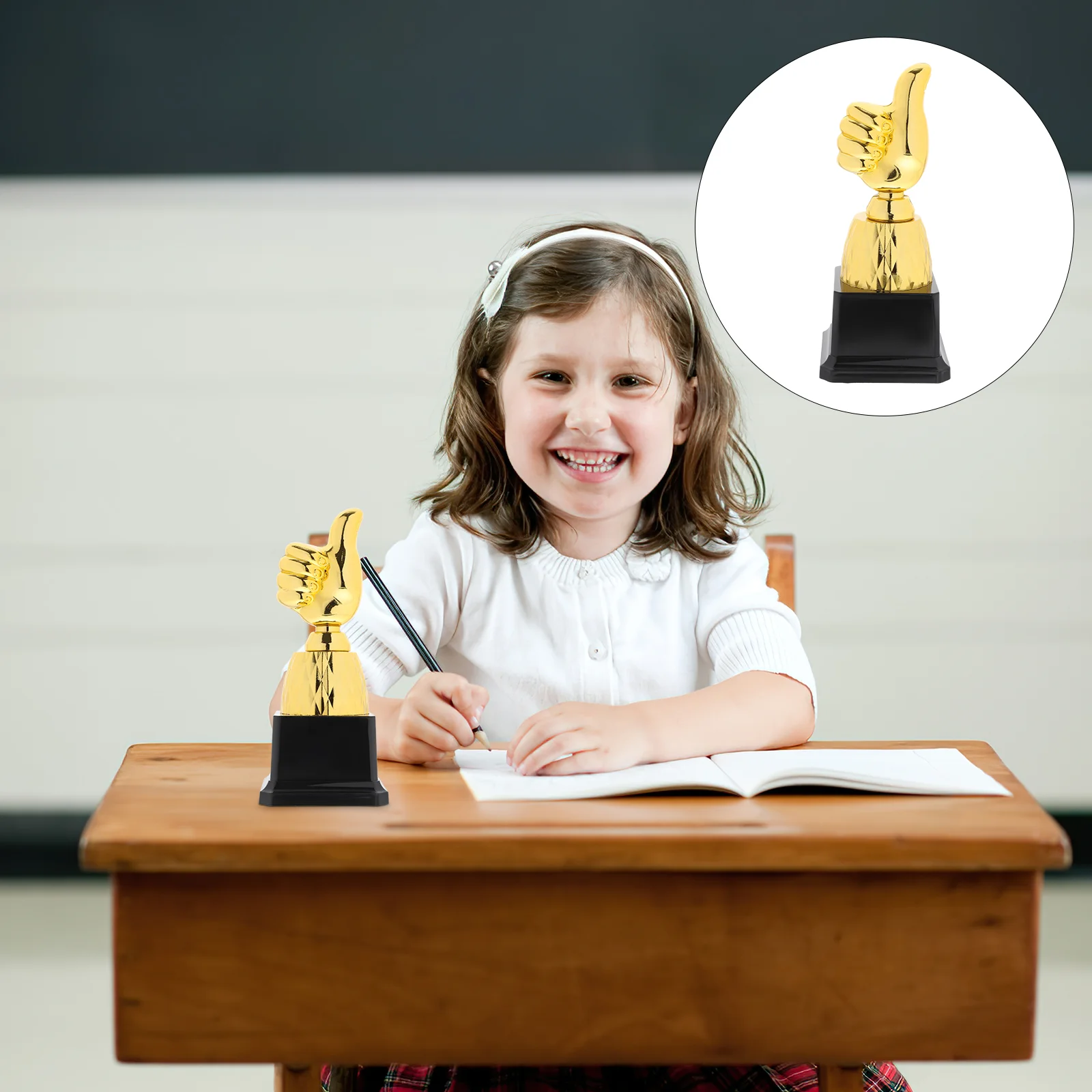 

1Pc Plastic Trophy Exquisite Rewarding Gift Delicate Rewards Toy for Kids