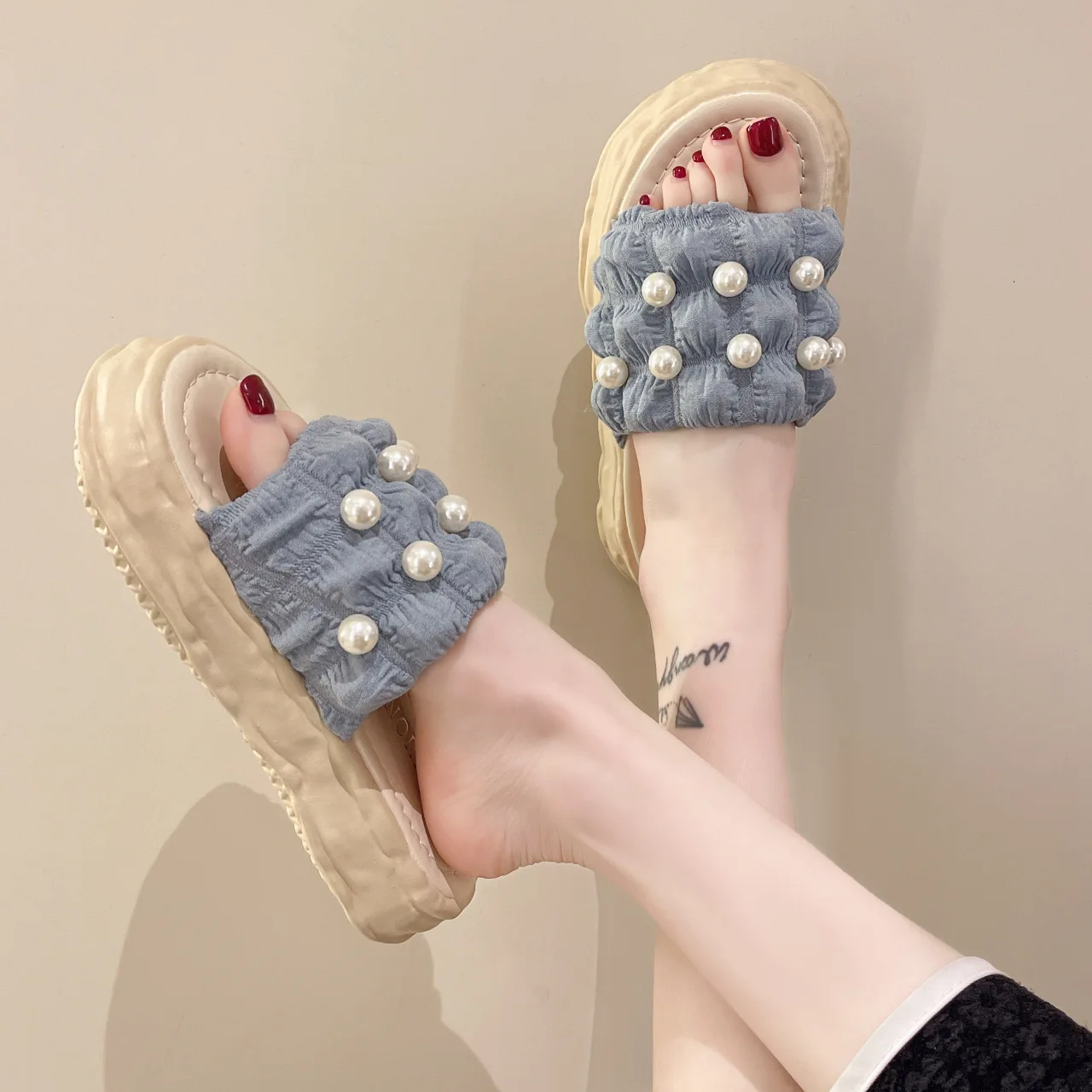 

Женские шлепанцы на платформе, шлепанцы с бусинами, на низком каблуке, для пляжа, дизайнерские, 2022