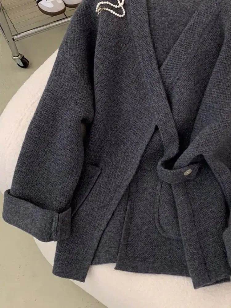 Женский бархатный кардиган с V-образным вырезом и диагональной застежкой