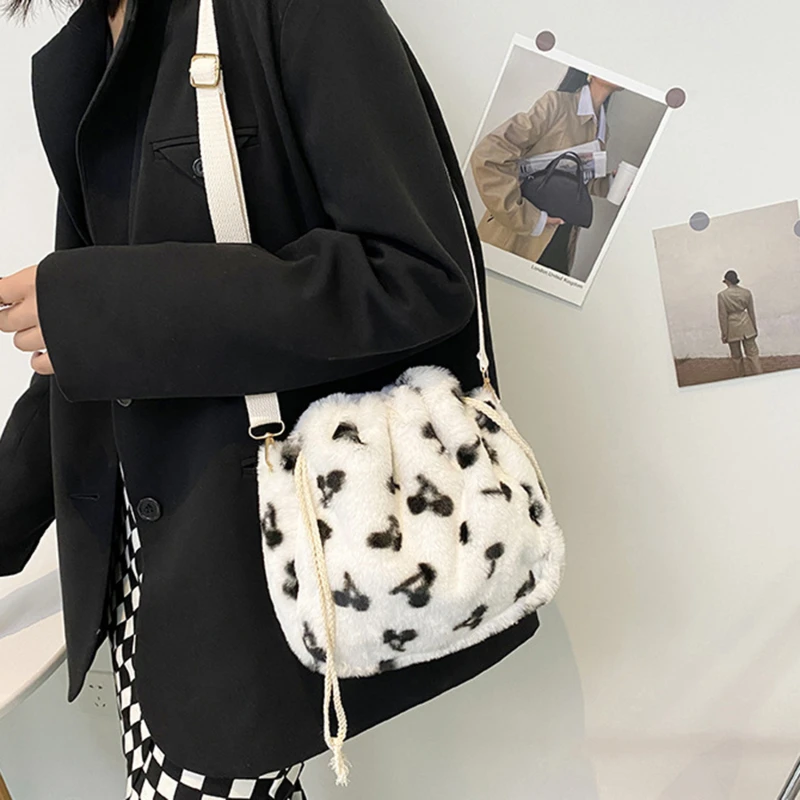 

Winter Plush Handbags Cherry Print Shoulder Bag For Women Soft Bucket Bag Faux Fur Shopping Bag Large Capacity Fluffy Bags 2022