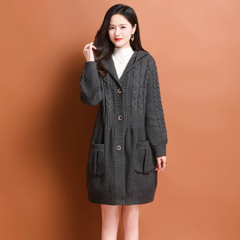 Женский жаккардовый вязаный кардиган темно-серый объемный с капюшоном в стиле