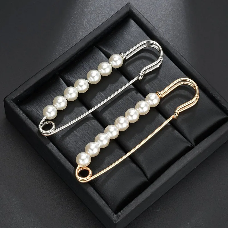 

New Women Simple Trendy Popular Replica Pearl Decoration Tightening Waist Buckle Pin Coat Sweater Brooches Jewelry Accessories