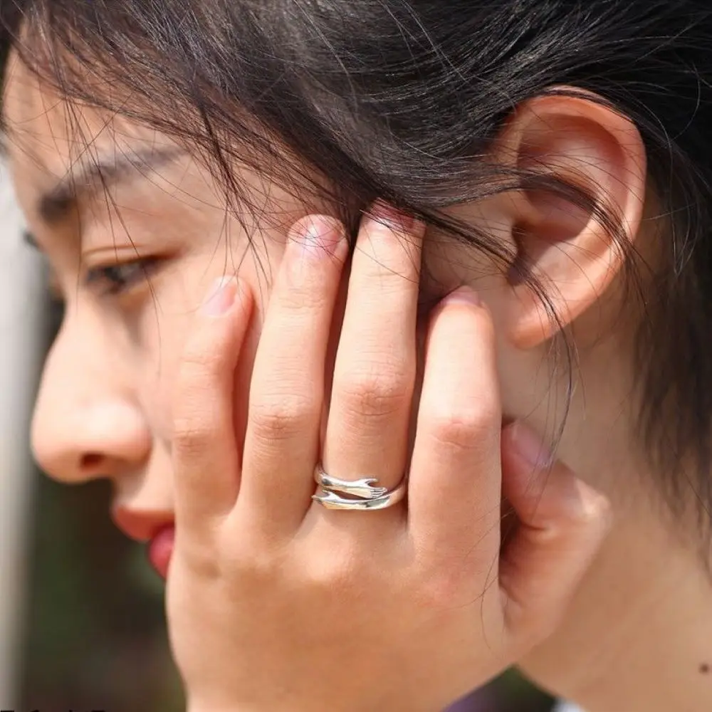 

Unique And Creative Design Luxury Men And Women Delicate And Lovely Adjustable Hands Hugging Ring Couple Valentine's Day Travel