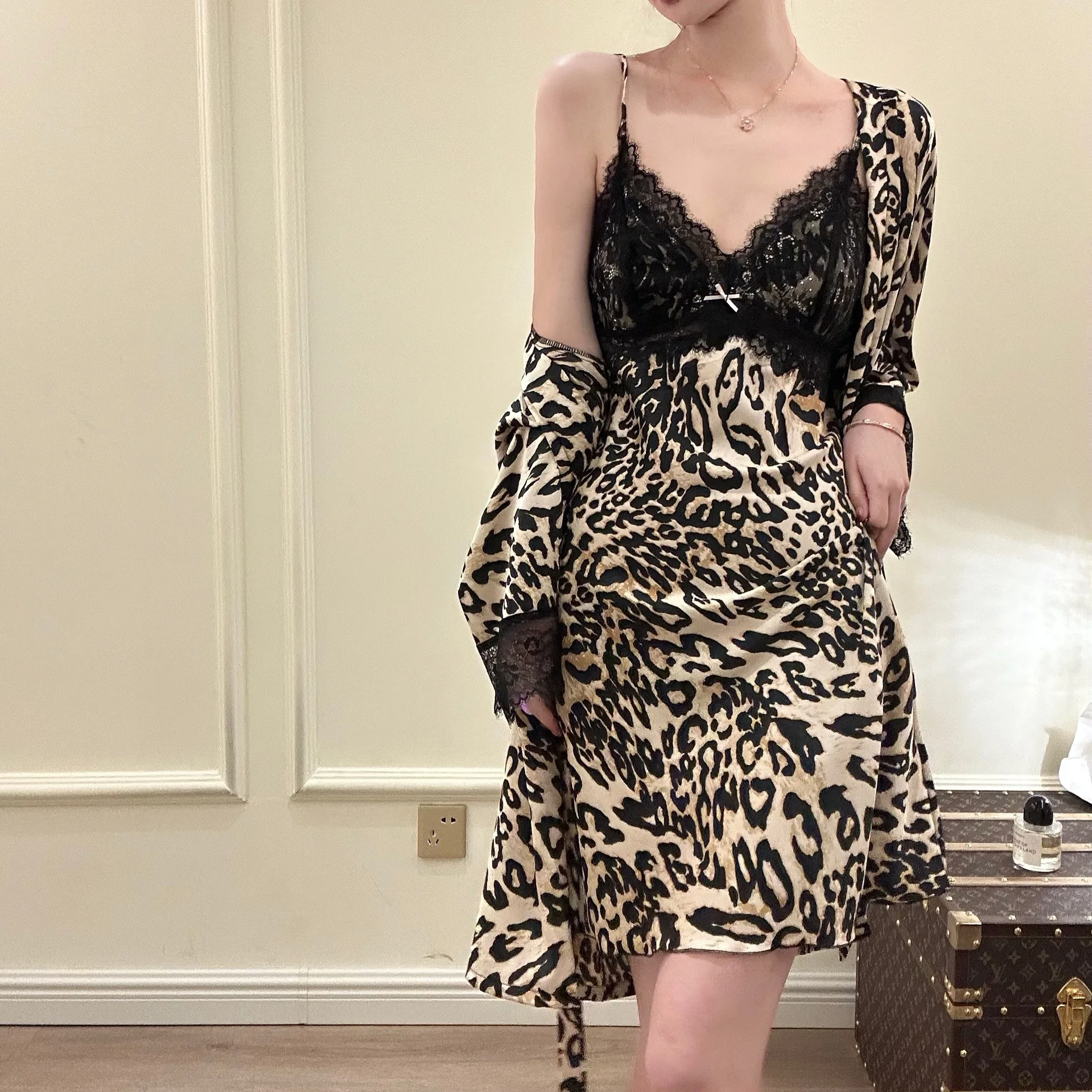 

Lace Applique Leopard Printed Womens Robe Gown Sexy 2PCS Nightsuits V-Neck Nightdress Sleep Suit Nightshirts Kimono Home Clothes