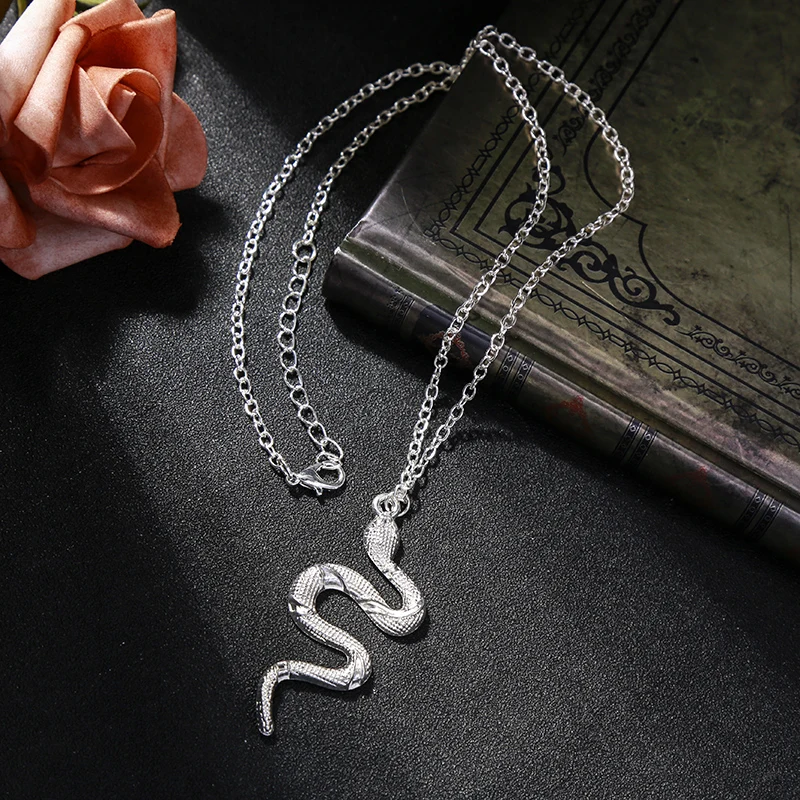 Женское винтажное ожерелье Змея золотистого цвета |