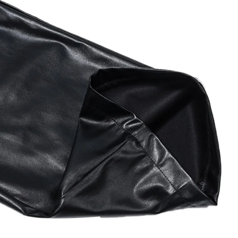 Рисунок 6 - Черные облегающие брюки из искусственной кожи