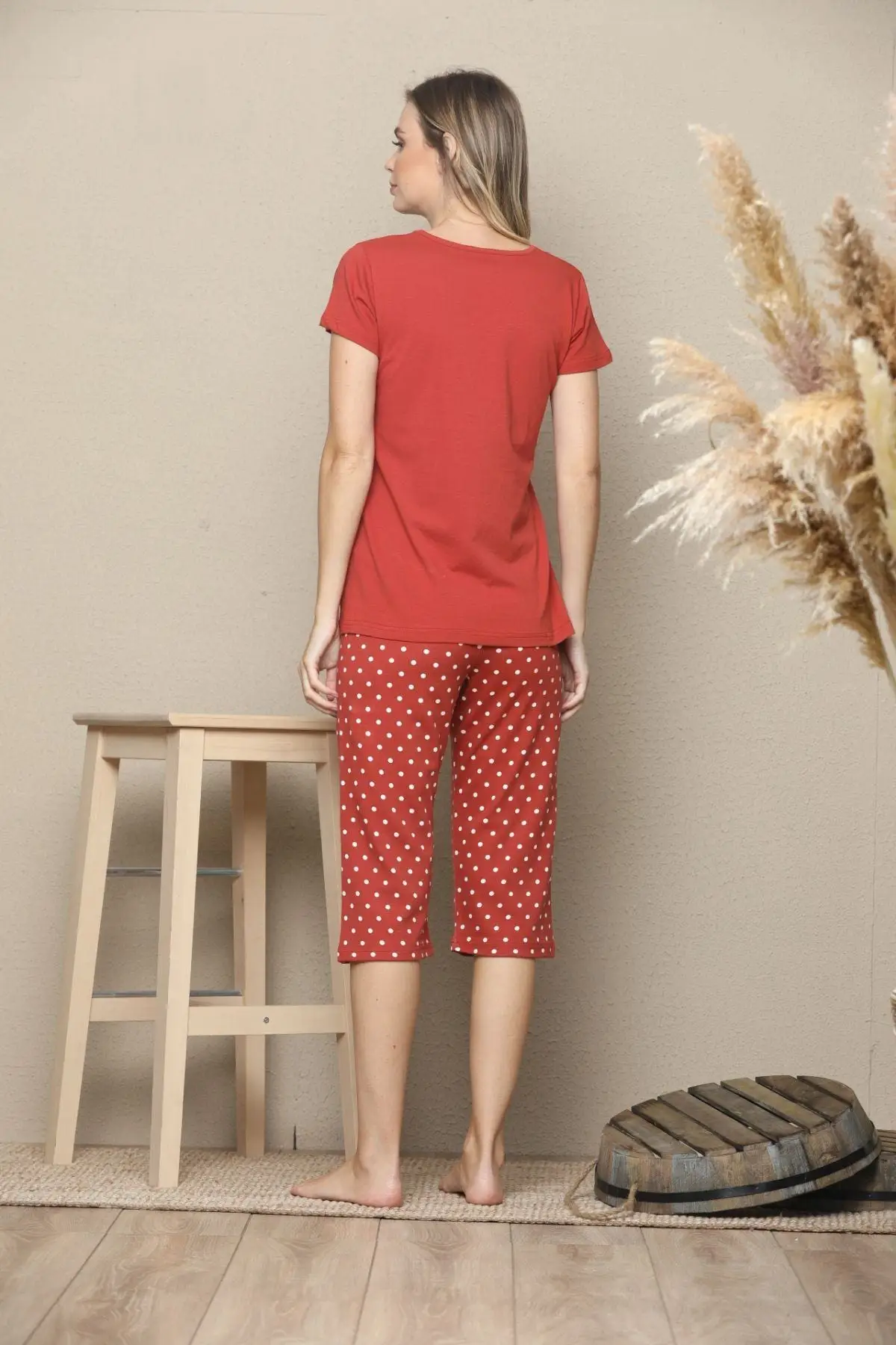 

Women Tile Pattern Short-Sleeved Cotton Lycra Capri Sets Pajama Sets