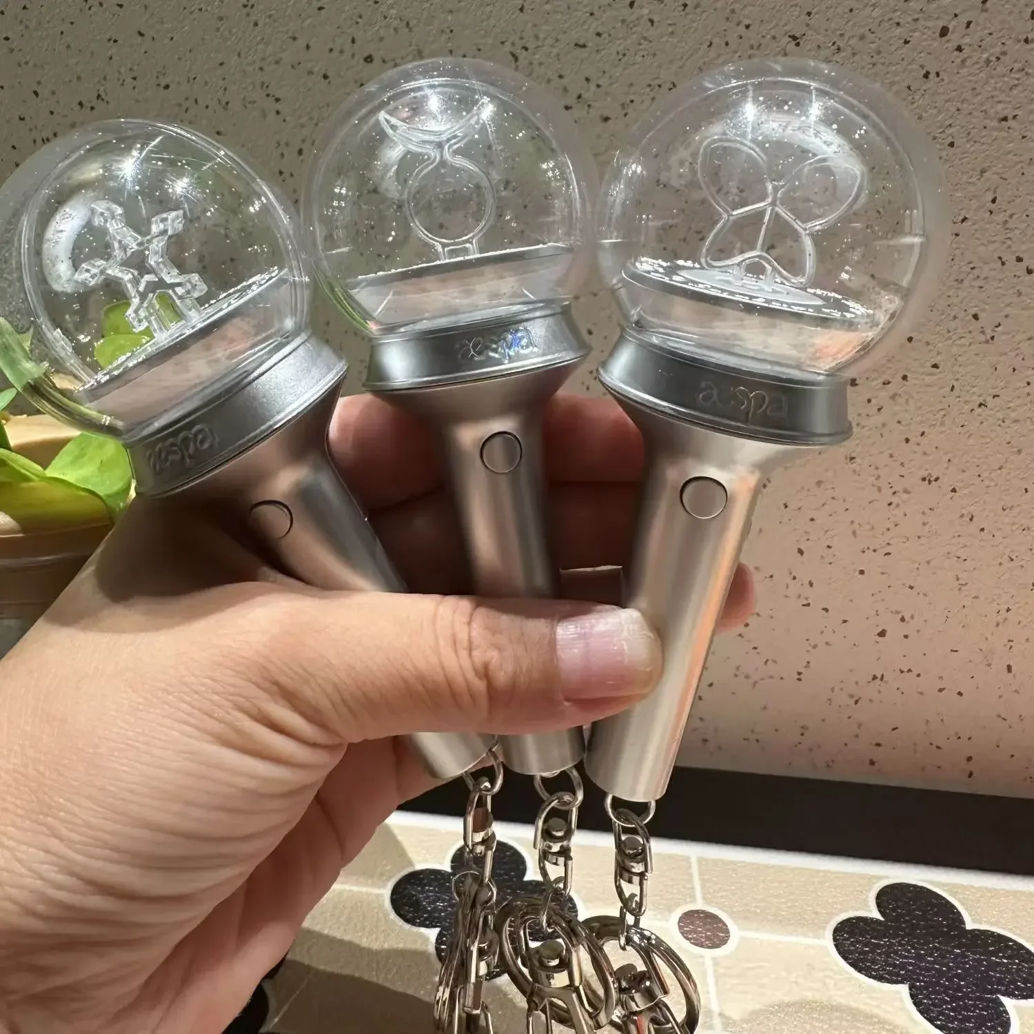 Фото Новые кавайные группы Kpop, мини-световые брелки, креативные огни, брелоки, сумка, подвеска, брелки, коллекции фанатов, подарки №1