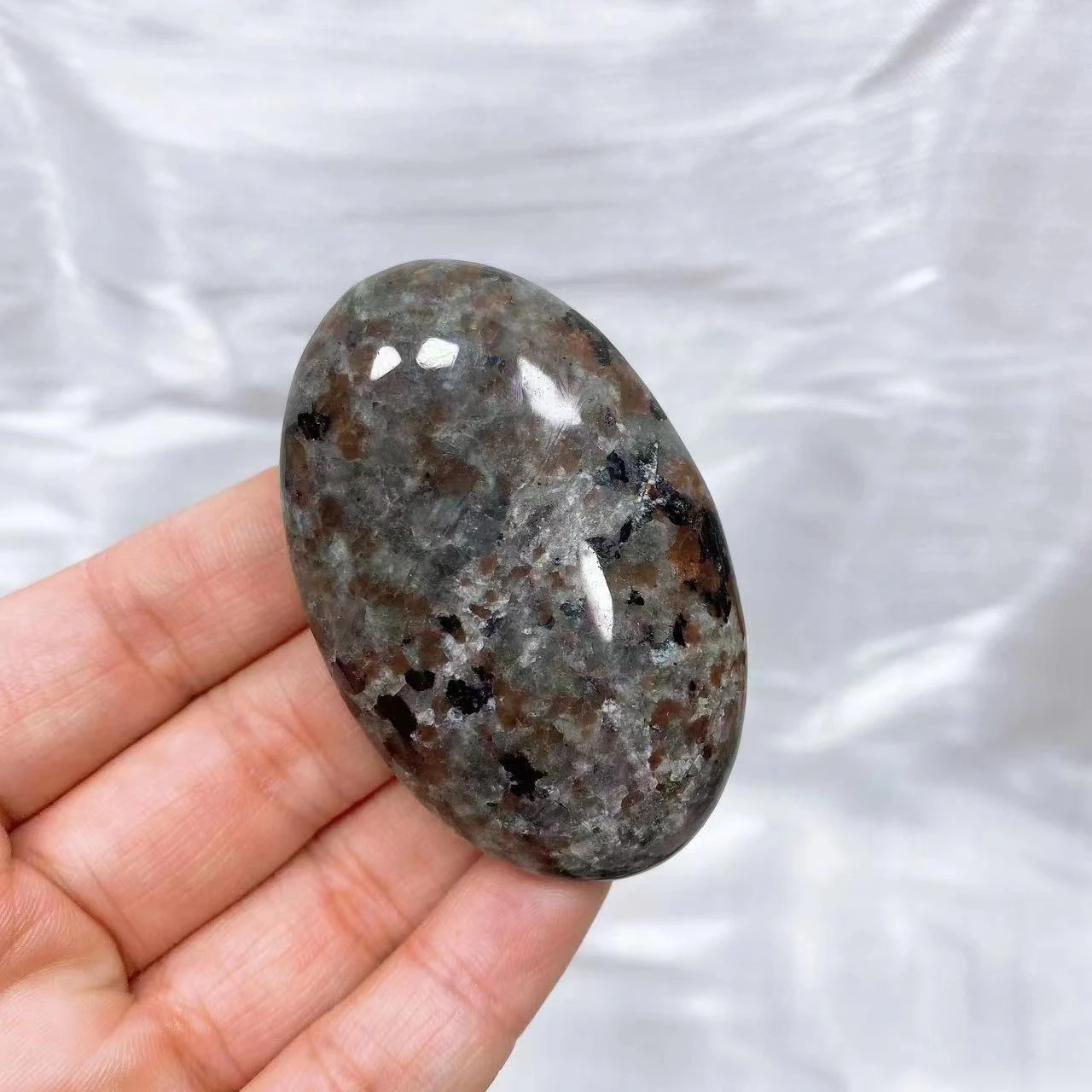 

Yooperlite флуоресцентный камень