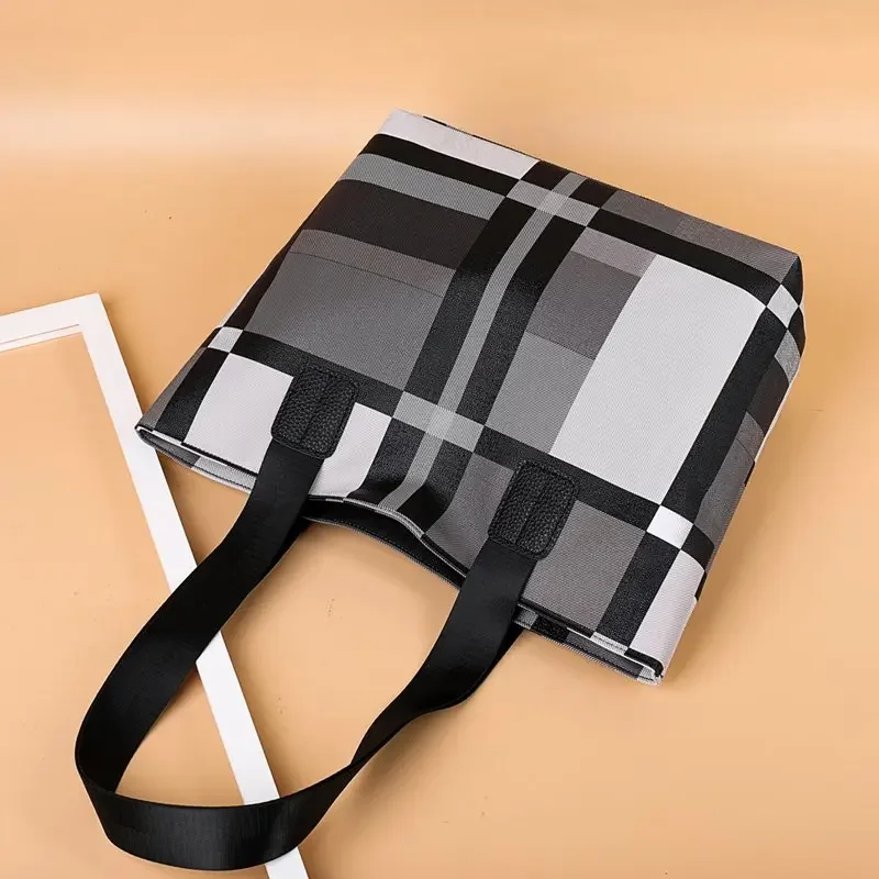 

Women's Shoulder Bag New Fashion Trend Zipper Car Sewing Party Leisure Shopping Large Capacity Women's Shoulder Bag