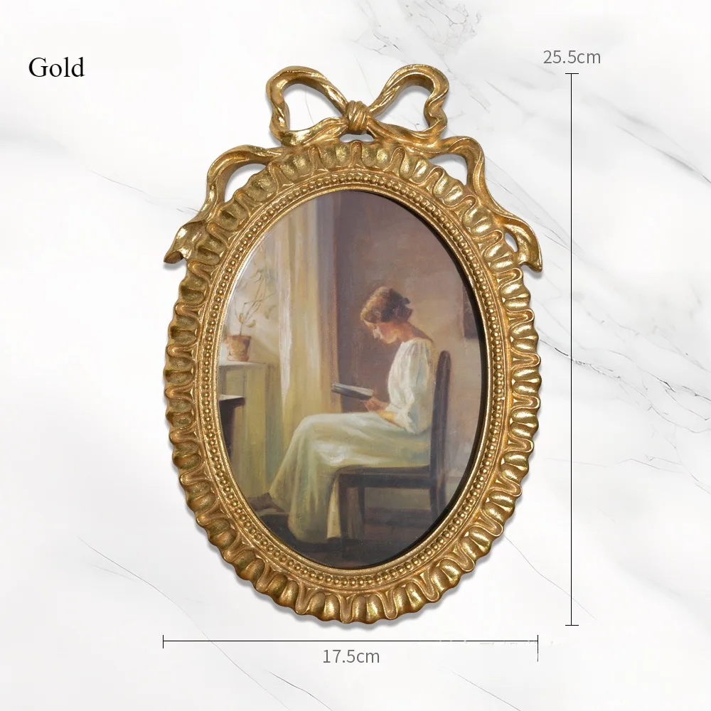 

Винтажная овальная фоторамка из смолы