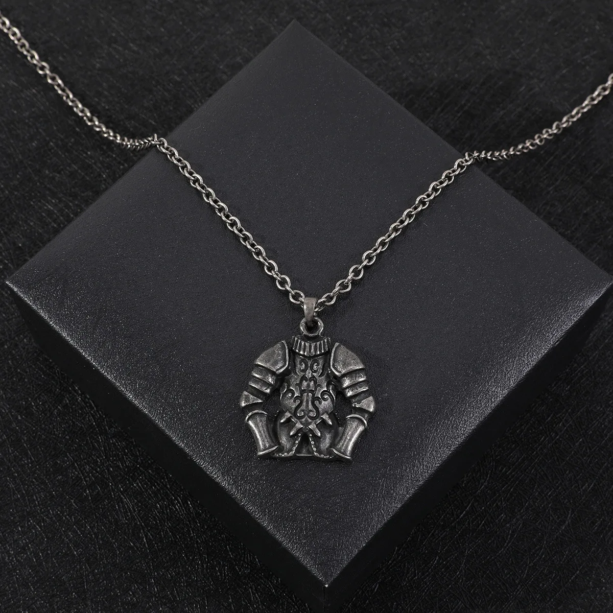

Alloy Armor Pendant Retro Do Old Tide Necklace for Men Boys Hip Hop Punk Fashion Trendy Accessories Sweater Chain Jewelry Gift
