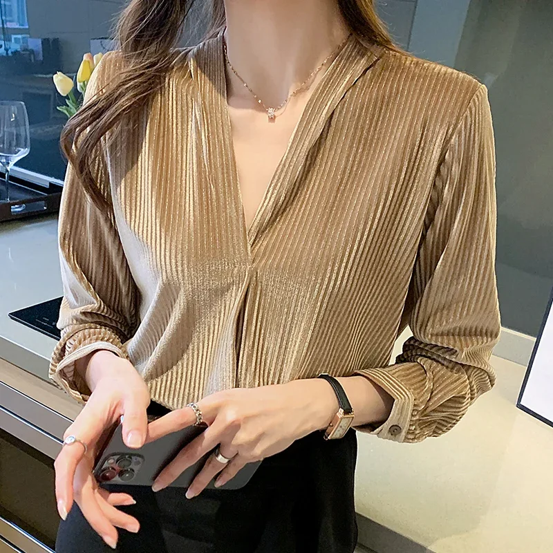 

New Fashion Velvet Blouse Women Autumn Long Sleeve Bottoming Shirts Women V Neck Female Clothing Loose Office Lady Tops 29753