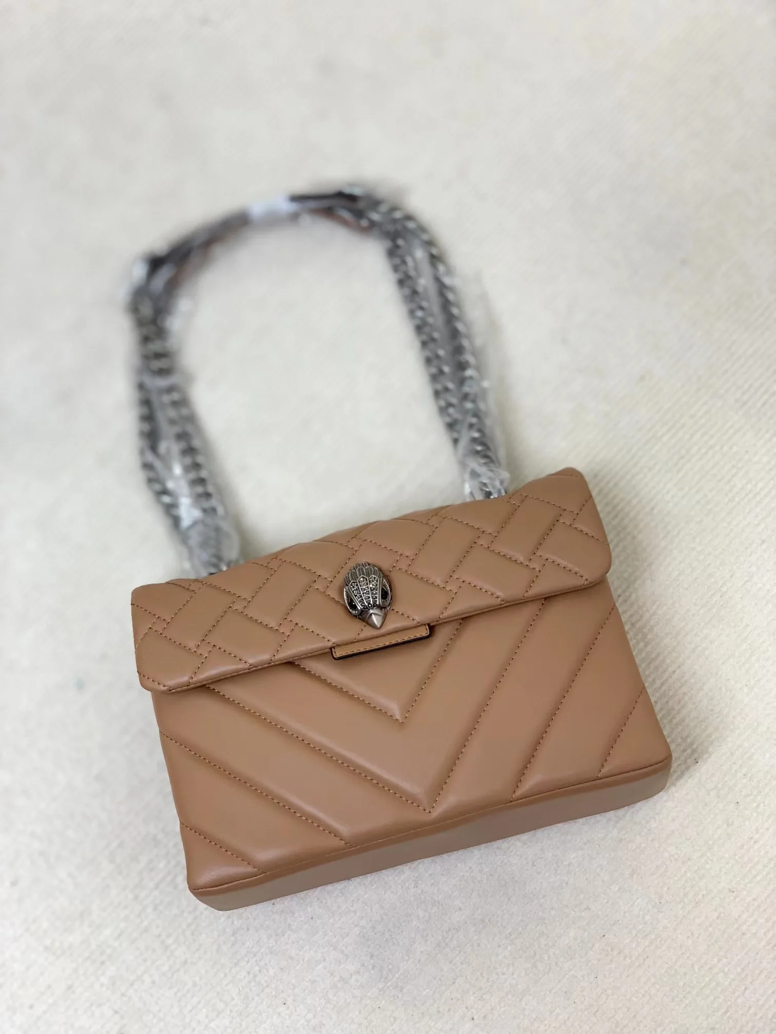 

Niche Design Kurt Geiger Women's Sheepskin Fashion All-match One Shoulder Crossbody Bag Eagle Head Bag