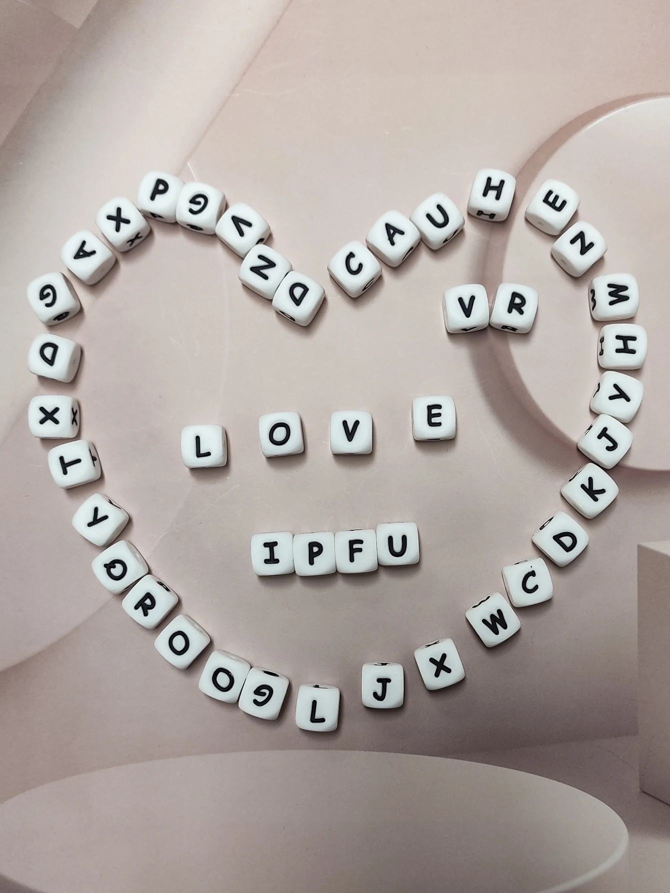 Силиконовые бусины с буквами 12 мм