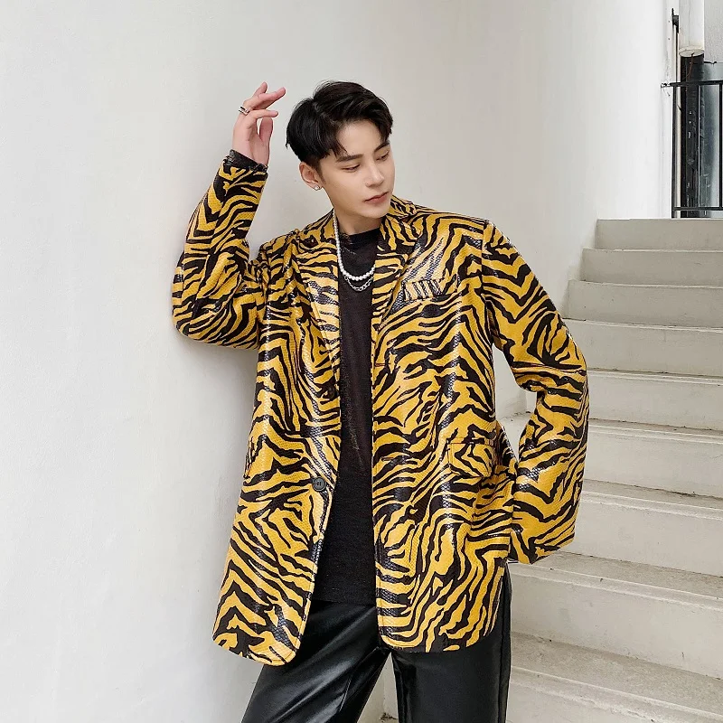 Men Smooth Shiny Tiger Pattern Loose Casual Suit Blazers Jacket Male Streetwear Vintage Fashion Suit Coat Stage Clothing