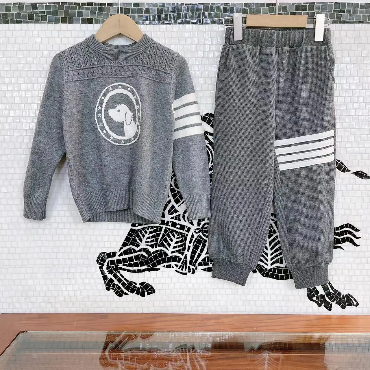 

Children's autumn and winter clothing: Boys' suit, Pullover Sweater, dog print design, loose and casual autumn pants, 2-piece se