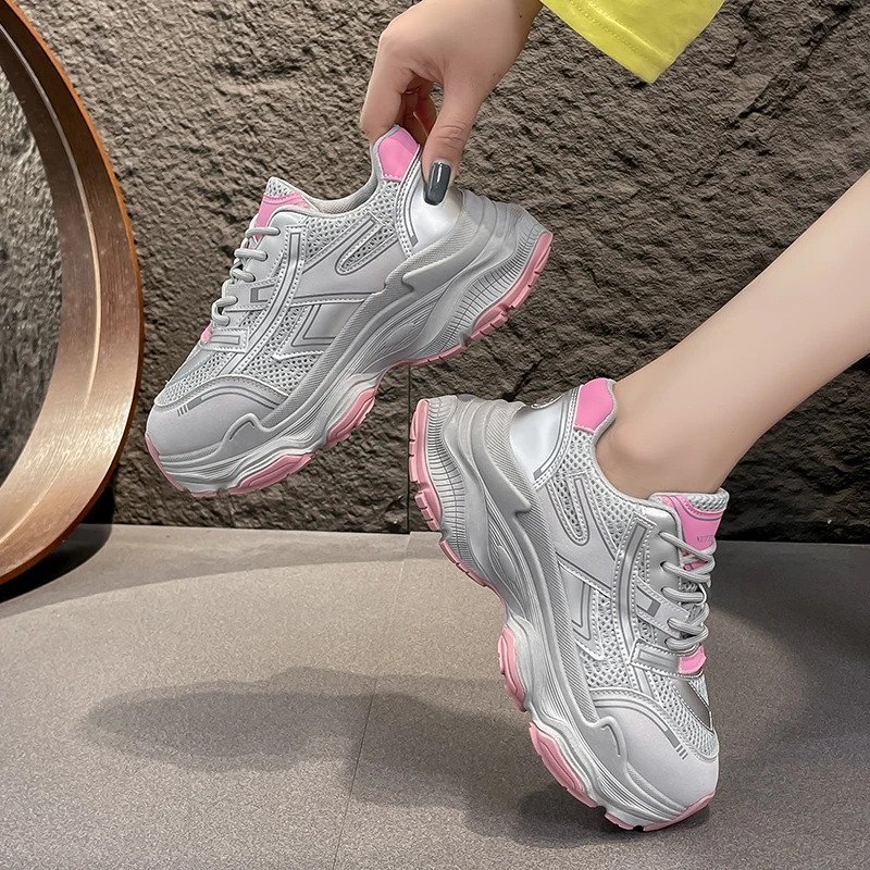 Новинка 2024 модная повседневная спортивная женская обувь сетчатая поверхность