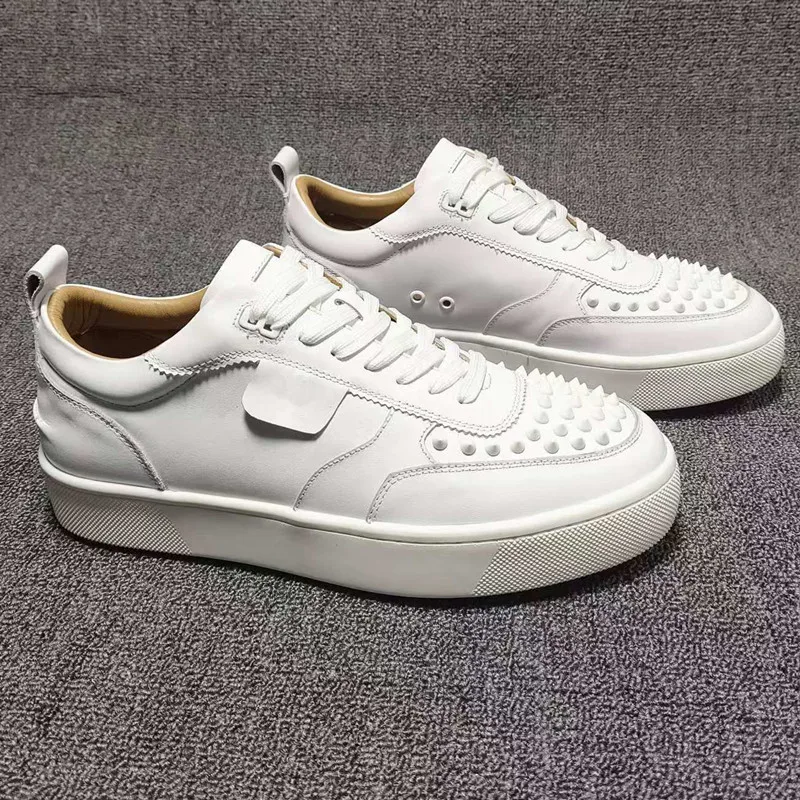 Осенне-зимние туфли с заклепками плоская подошва завязками круглый носок Eed