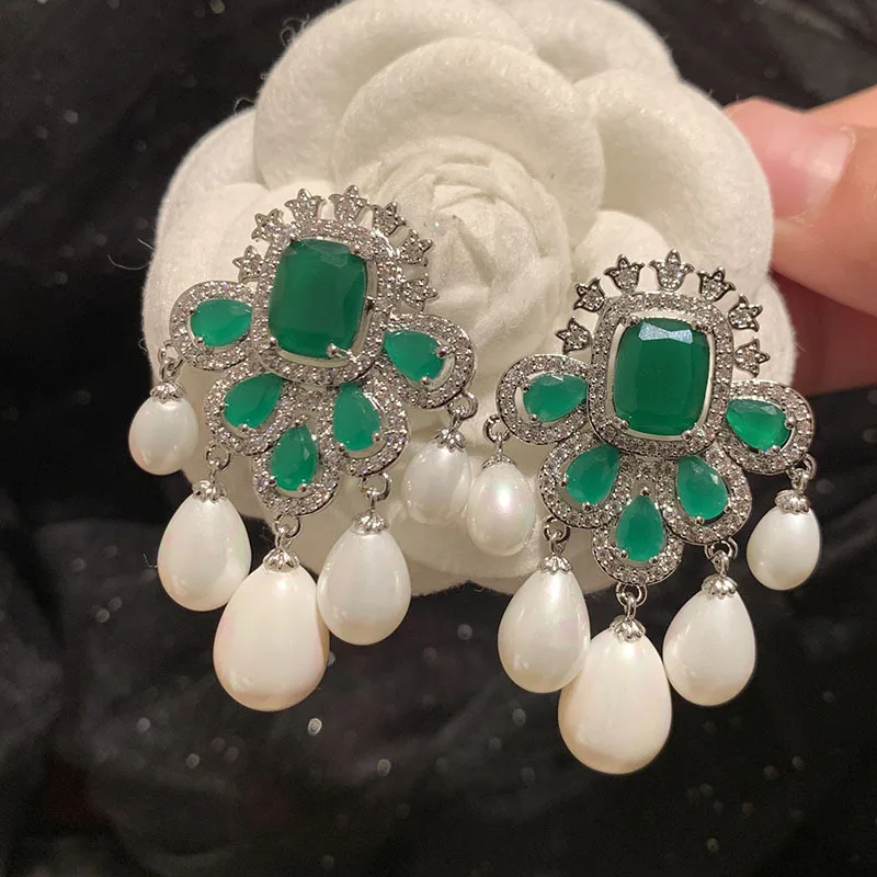 Билицветные модные серьги-кисточки с зеленым кубическим цирконием и белым