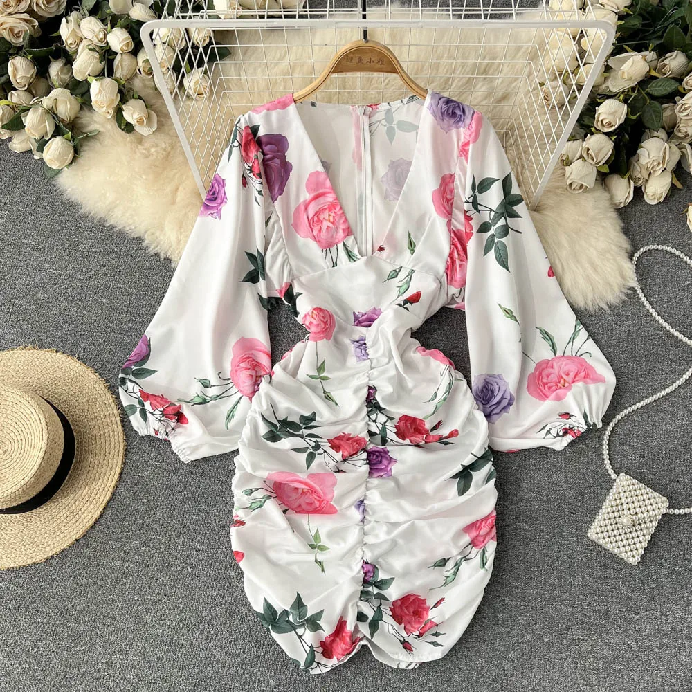

Light Mature Women's Fashion Printed Low Chest V-neck Lantern Sleeve Dress with Thin Waist and Wrinkled Buttocks Short Dress