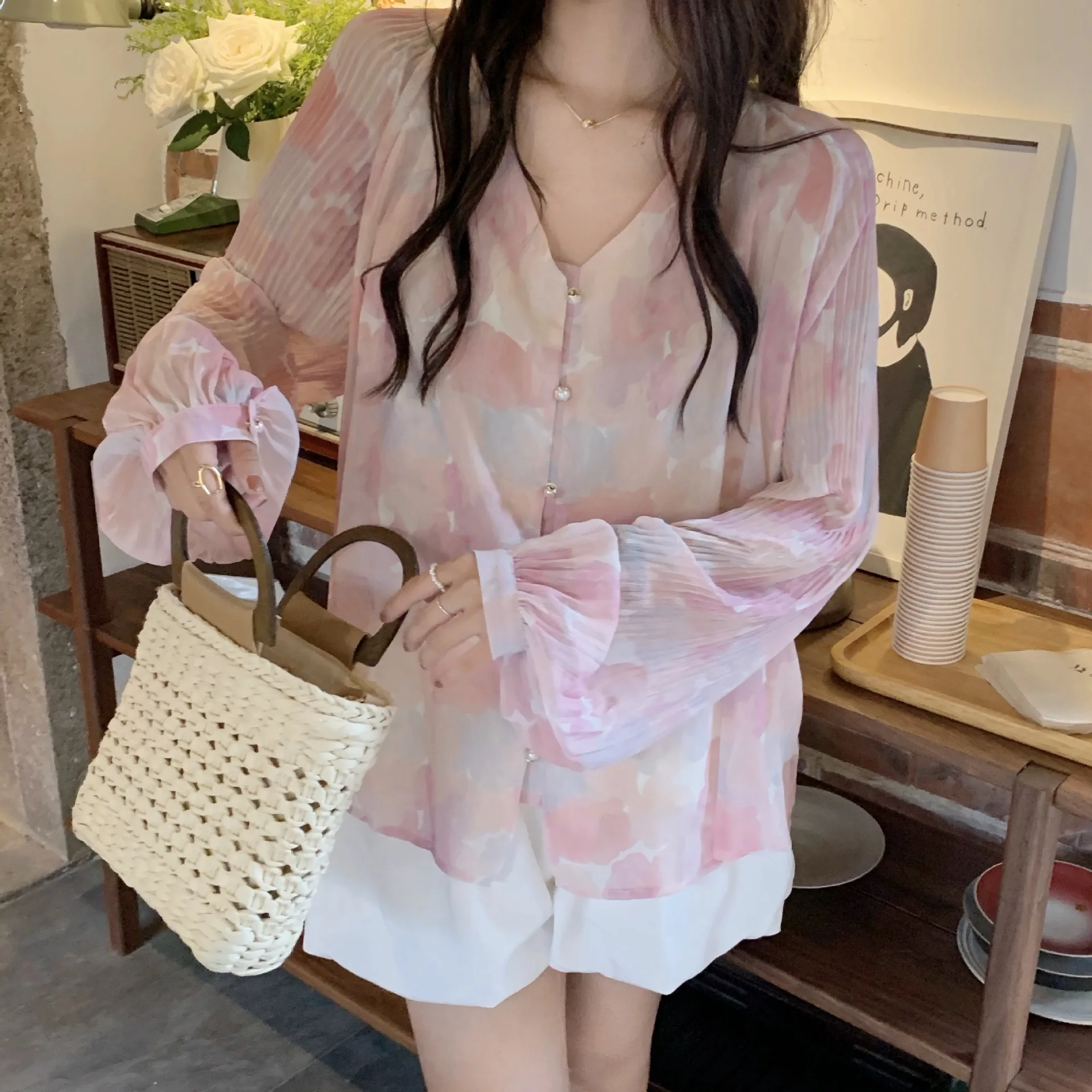 

Spring and Summer Flower Printing Lantern Sleeve V-neck Floral Chiffon Shirt Women's Newest Long Sleeve Shirts Women 2022